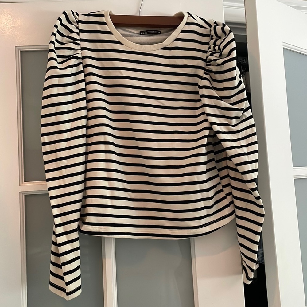 Puff sleeve sweatshirt